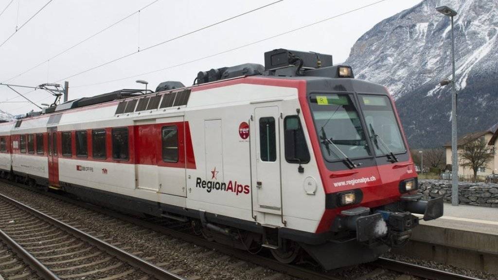 Ein Zug der RegionAlps - ein Gemeinschaftsunternehmen der SBB, der Transports Martigny et Région SA und dem Kanton Wallis. (Symbolbild)