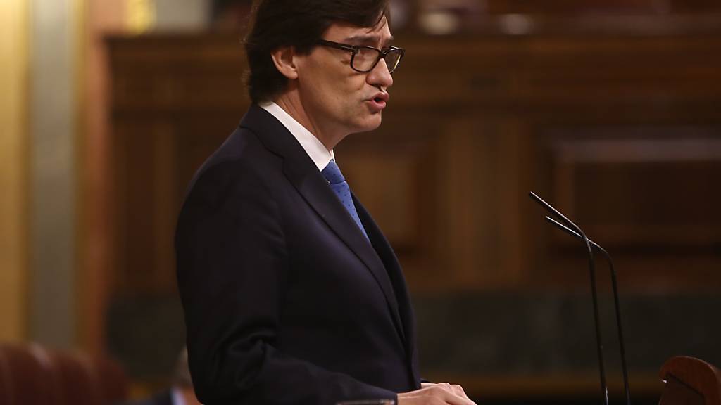 Spaniens Gesundheitsminister Salvador Illa spricht im Parlament in Madrid. Foto: Europa Press/R.Rubio.Pool/EUROPA PRESS/dpa