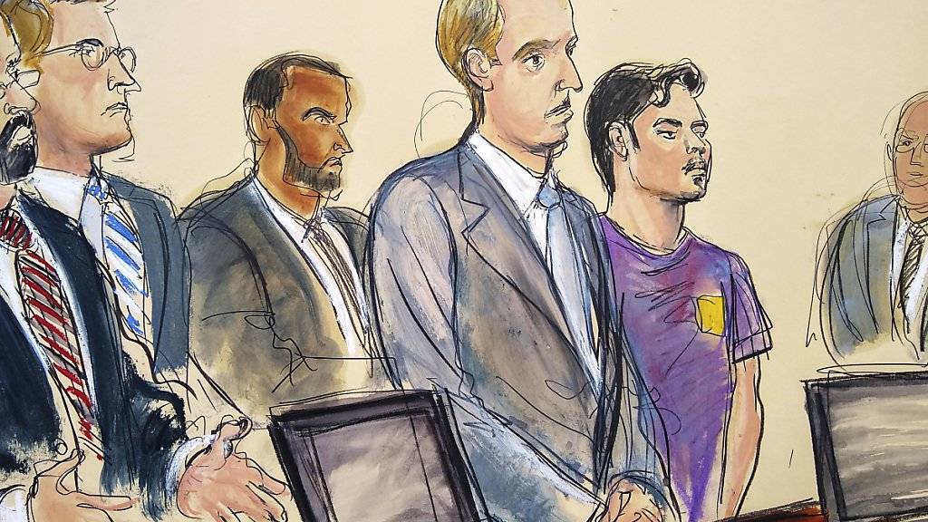 Der Terrorverdächtige (lila Shirt) bei einer Anhörung vor einem Bundesgericht in New York. (Gerichtszeichnung)