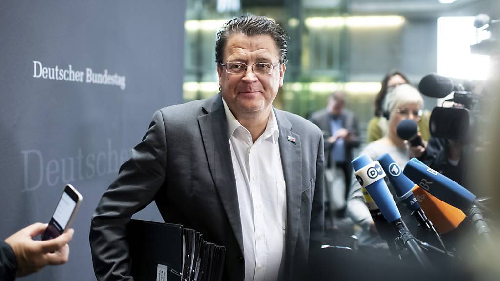 Der Rechtsausschuss des deutschen Parlaments hat den umstrittenen Abgeordneten Stephan Brandner der rechtspopulistischen AfD als Vorsitzenden abgewählt. Es handelt sich um einen einmaligen Vorgang in der 70-jährigen Geschichte des deutschen Parlaments.