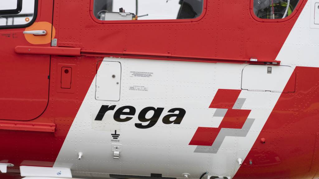 Die verunfallte Frau wurde von der Rettungsflugwacht hospitalisiert. (Symbolbild)