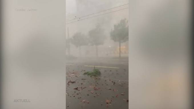 Storm Chaser erklärt den Downburst in La Chaux-de Fonds