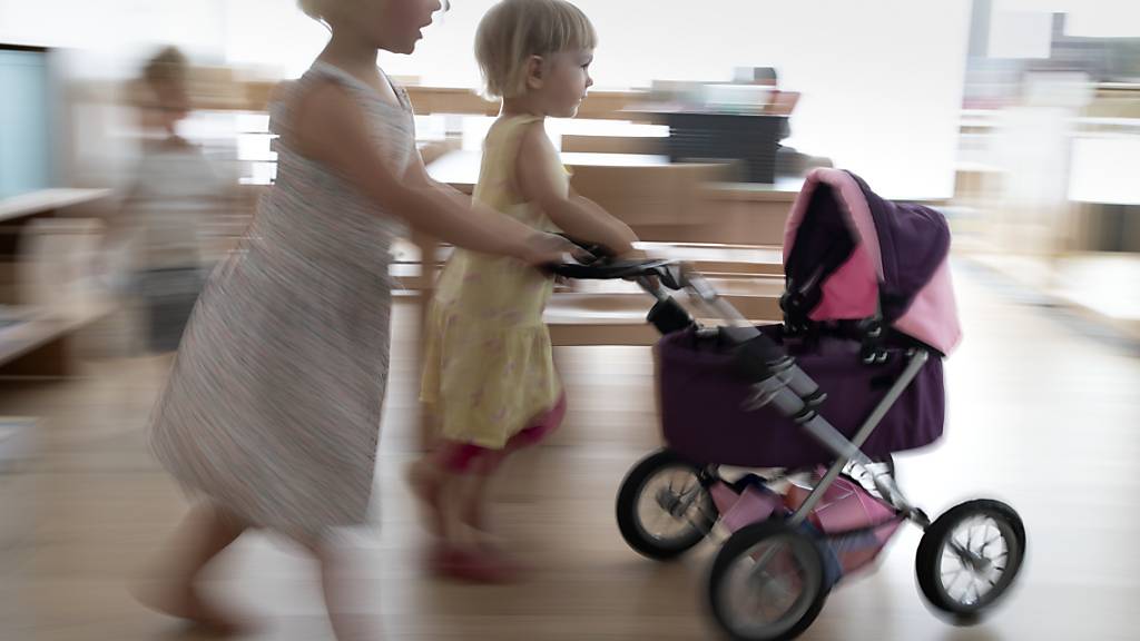 Der Solothurner Regierungsrat muss eine Gesetzesvorlage zur Mitfinanzierung der familien- und schulergänzenden Kinderbetreuung ausarbeiten. (Symbolbild)