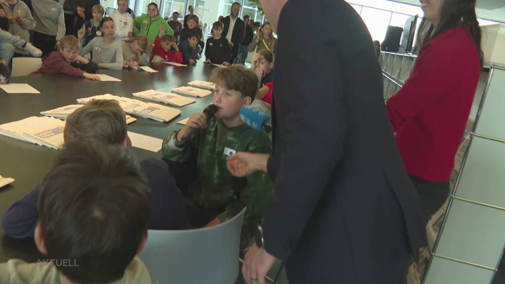Bundesrat ganz persönlich: Kids stellen am Zukunftstag Albert Rösti ihre Fragen