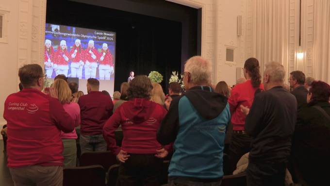 Ehrung mit Osterhase für Carole Howald
