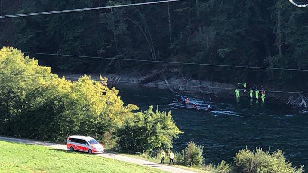 Kind vermisst: Nach Schlauchboot-Unfall suchen Retter die Reuss ab