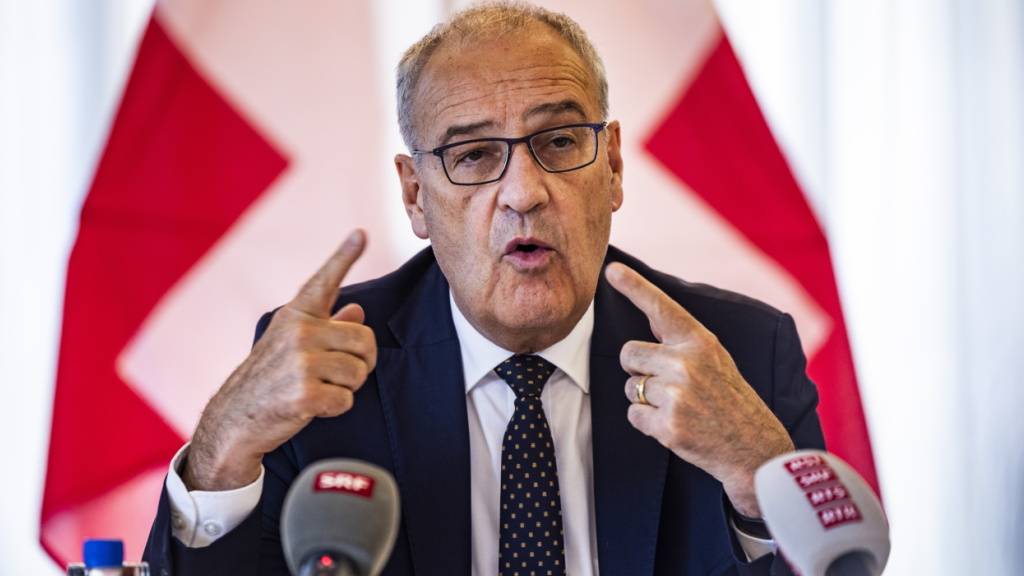 «Ein historischer Schritt in Richtung Final»: Bundespräsident Guy Parmelin gratuliert der Nati zum Sieg gegen Kolumbien. (Archivbild)
