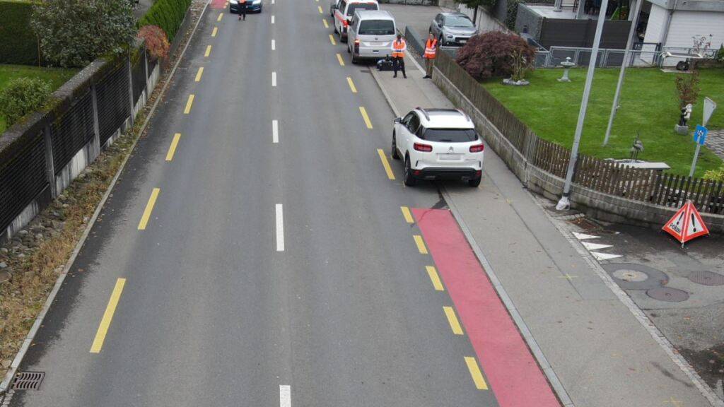 Fussgängerin in Oberarth SZ auf Trottoir von Auto angefahren