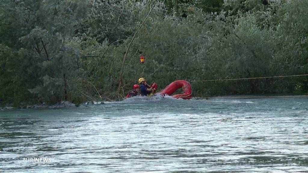 Spektakuläre Rettungsaktion auf der Limmat: Rega muss Mann aus dem Wasser retten