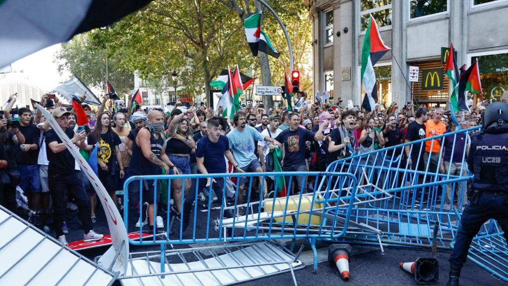 Die pro-palästinensischen Demonstranten haben die Vuelta-Organisatoren zum Rennabbruch gezwungen