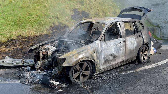 Fahrzeug komplett ausgebrannt – keine Verletzten