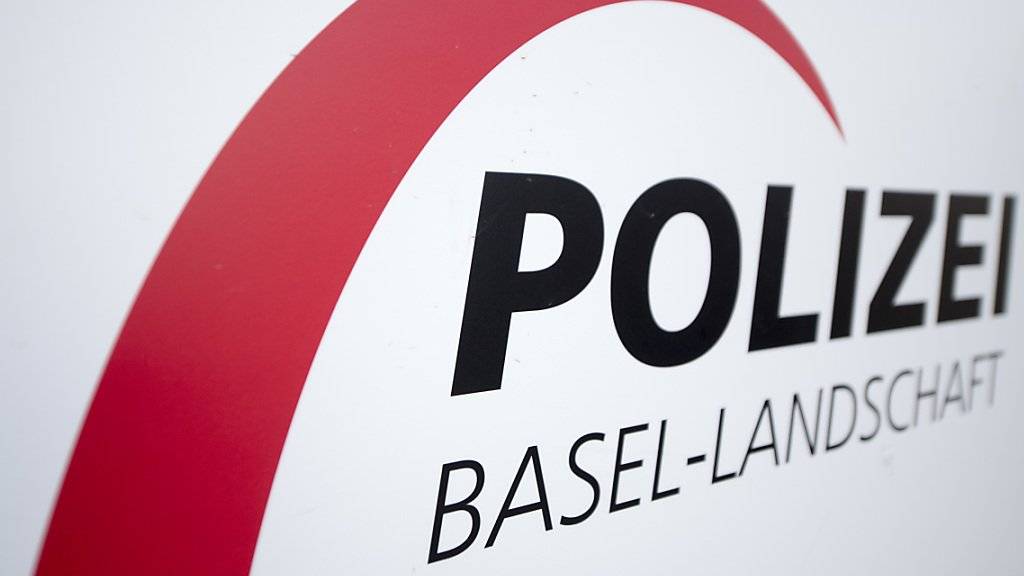 Laut der Polizei Basel-Landschaft wurde am Samstagabend eine Person auf der A2 tödlich von einem Auto erfasst. Die Hintergründe sind noch unklar. (Symbolbild)