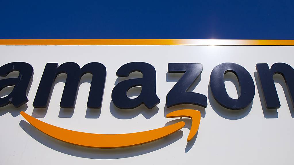 Wegen der höheren Nachfrage will der Onlinehändler Amazon noch in diesem Jahr in Grossbritannien 7000 neue Jobs schaffen. (Archivbild)