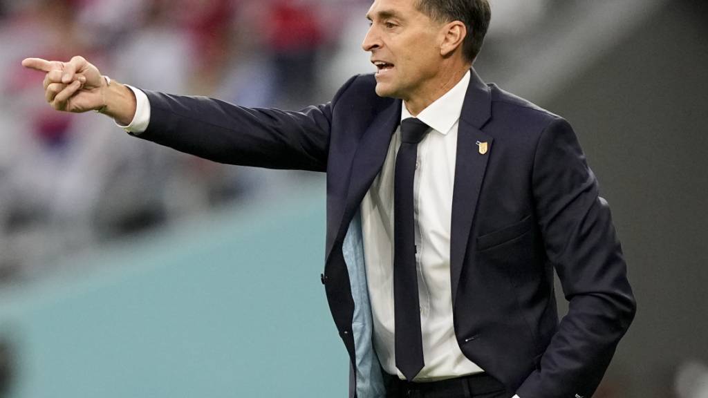 Der Uruguayer Diego Alonso soll den FC Sevilla wieder nach oben führen