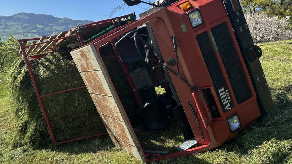 Landwirt wird bei Unfall mit Heulader in Seewen SZ schwer verletzt