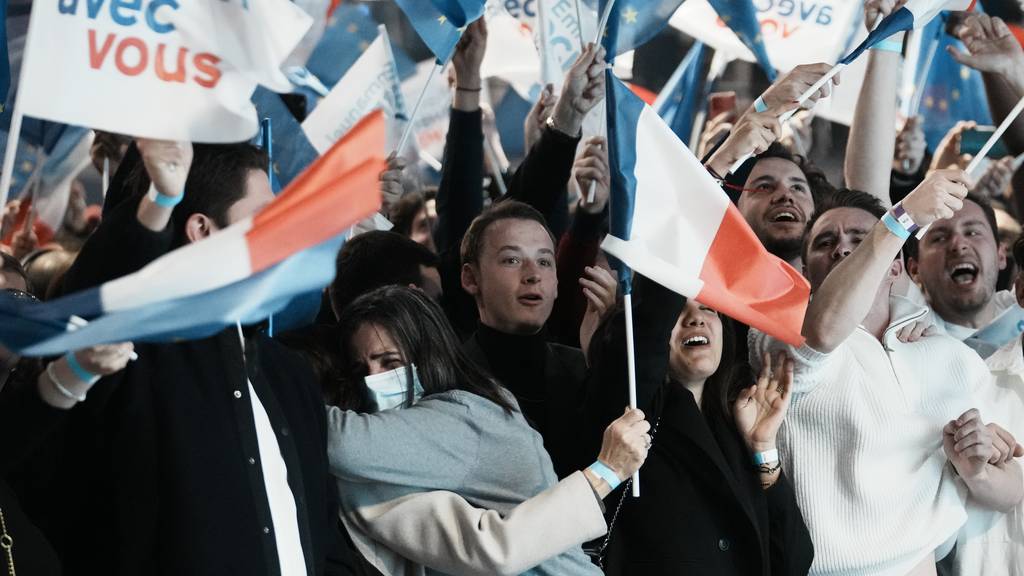 Macron und Le Pen gehen in Stichwahl um Präsidentschaft in Frankreich