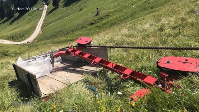 Vier Verletzte nach Fall aus Transportseilbahn