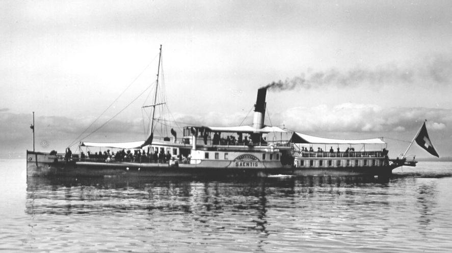 Als das Dampfschiff noch in seiner voller Pracht war – im Jahr 1933 wurde die «Säntis» dann im Bodensee versenkt.