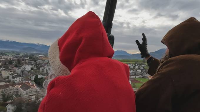 Im Heissluftballon: Samichlaus und Schmutzli schweben über Altstätten