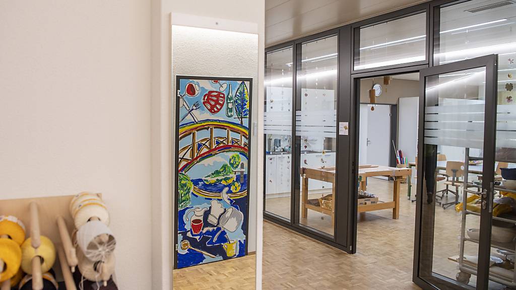 Blick in eine therapeutische Werkstätte in der psychiatrischen Klinik St. Urban der Luzerner Psychiatrie. (Archivaufnahme)