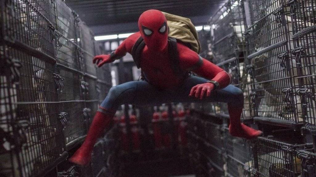 Tom Holland in einer Szene von «Spider-Man: Homecoming». Der Film kletterte am Wochenende vom 7. bis 9. Juli 2017 in den nordamerikanischen Kinocharts auf Platz 1. (Archiv)
