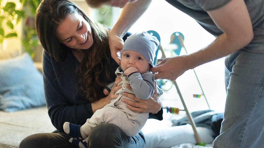 Das Tessiner Parlament hat am Montag einer zusätzlichen zweiwöchigen Elternzeit zugestimmt.