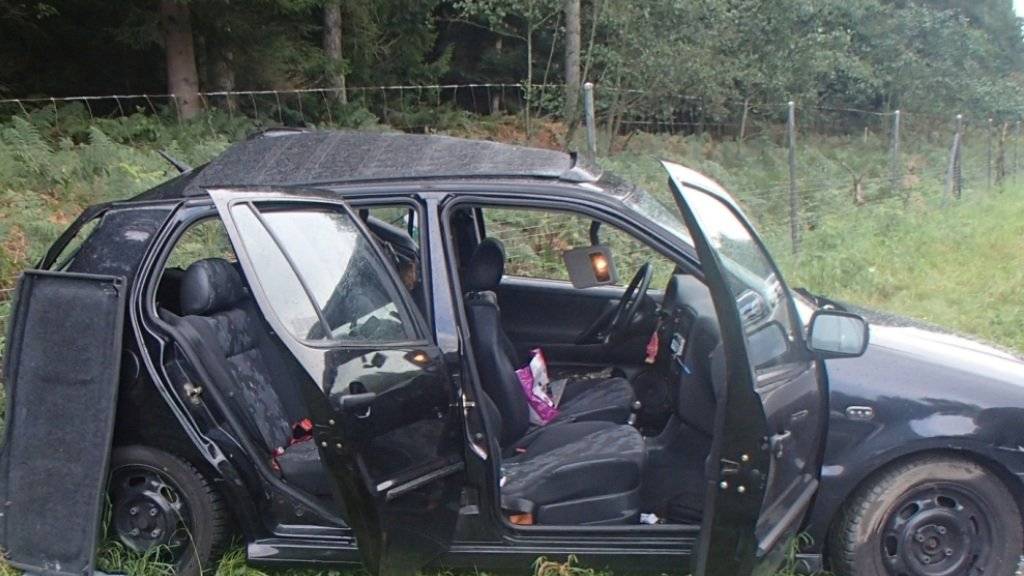 Tragische Panne bei Hunzenschwil: Weil der Fahrer dahinter auf das Pannenfahrzeug auffuhr, wurden eine Mutter und ihre beide Kinder verletzt; die achtjährige Tochter sogar schwer.