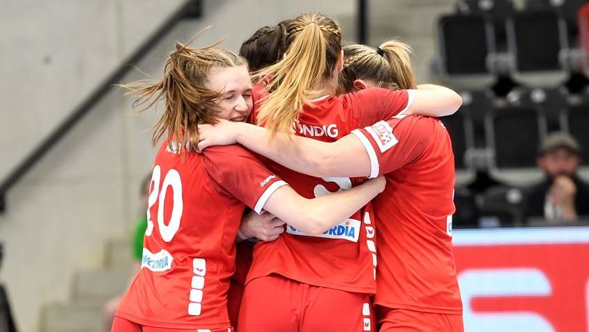 Handball Frauen-Nationalteam freut sich nach dem Sieg über Litauen über die erstmalige EM-Qualifikation.