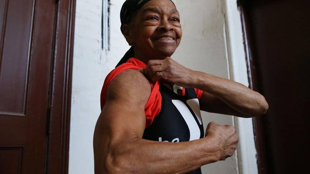 82-jährige Gewichtheberin schlägt Einbrecher in die Flucht