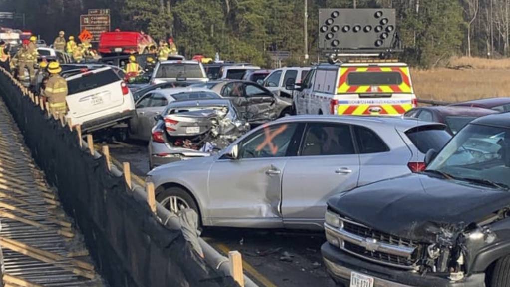 63 Autos krachten auf der Autobahn in Virginia