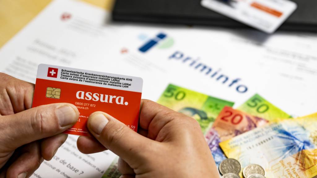 2024 wählten laut dem Bundesrat 45 Prozent der Erwachsenen die tiefste Franchise. Diese soll nun erhöht werden. (Symbolbild)