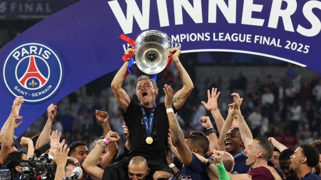 Zweieinhalb Monate nach dem Triumph in der Champions League spielt Paris Saint-Germain um den ersten Titel in der neuen Saison