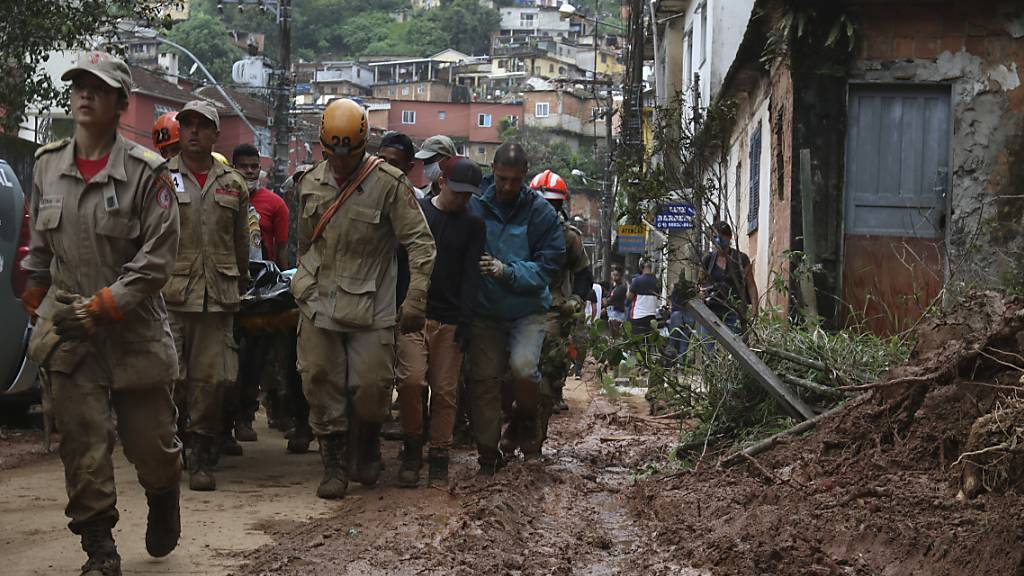 Zahl der Toten nach Regen und Erdrutschen bei Rio steigt auf 94
