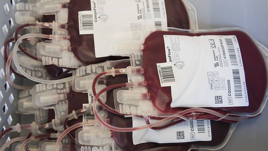 In der Schweiz bleibt die Anzahl Blutspenden stabil. (Archivbild)
