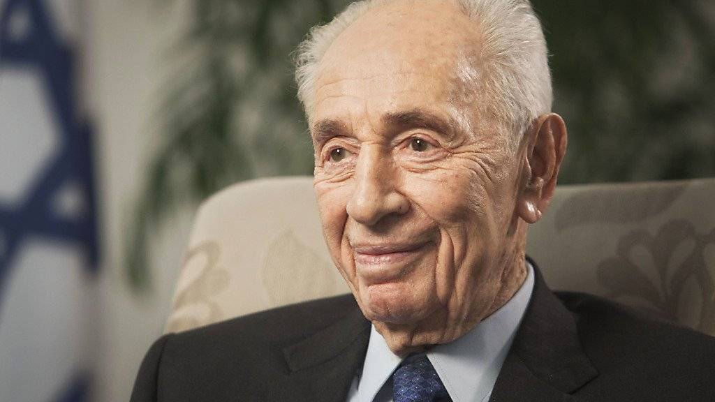 Der 93-jährige israelische Ex-Präsident Shimon Peres ist wegen einem Schlaganfall im Spital. (Archiv)