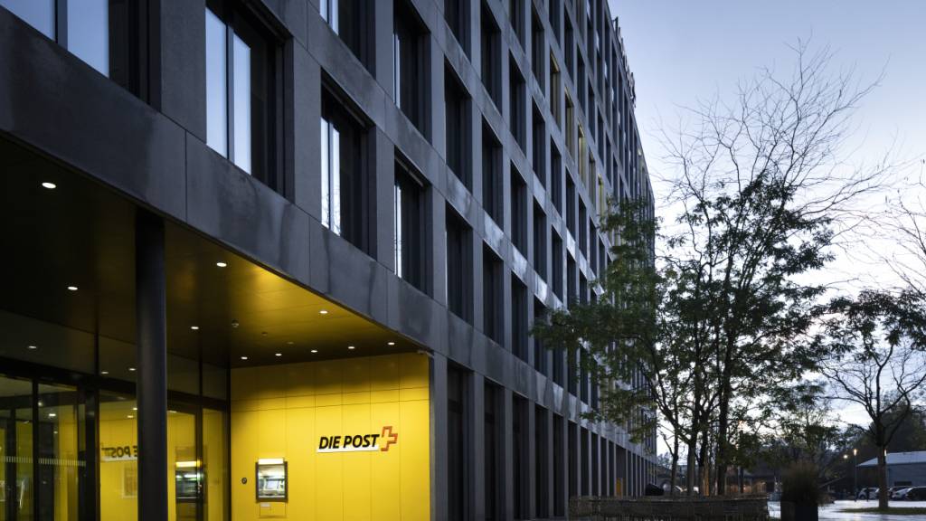 Der Hauptsitz der Schweizerischen Post AG im Wankdorf in Bern. Die  Post hat im ersten Halbjahr 2026 den Gewinn gesteigert. (Archivbild)