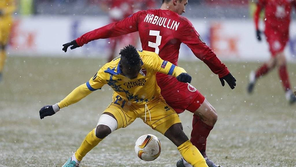 Sion mit Ebenezer Assifuah (links) kassierte im Schneegestöber von Kasan die erste Niederlage in der Europa League