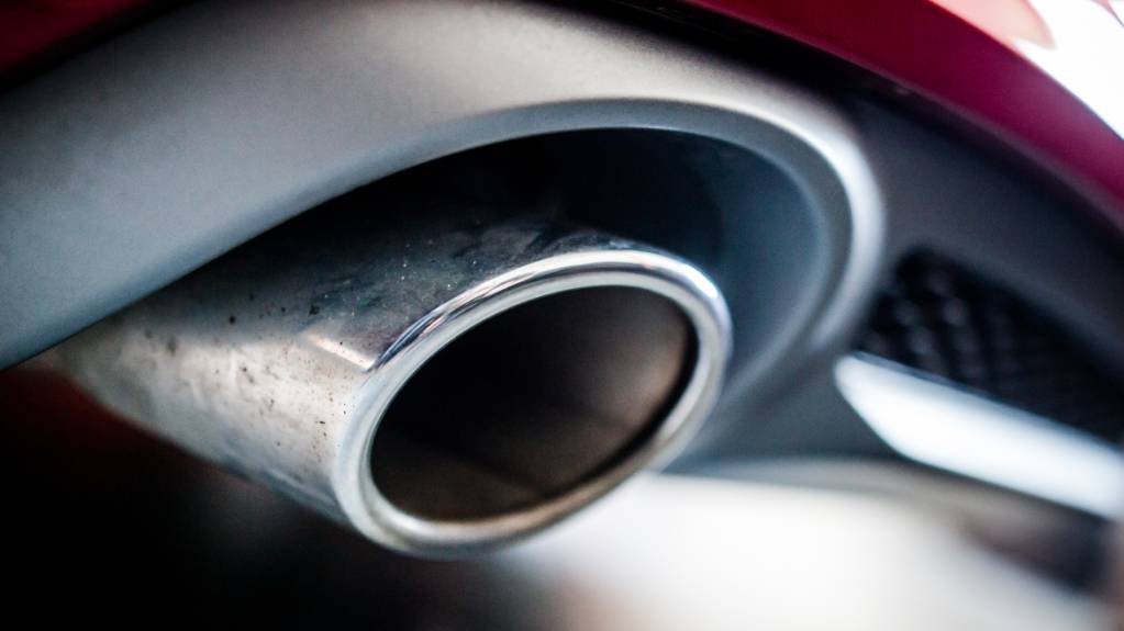 Die Wunschliste der deutschen Autobauer ist lang: Sie wollen den Kohlendioxidausstoss der Fahrzeuge nicht auf Null senken müssen und weiter Verbrenner-Pkw verkaufen können. (Symbolbild)