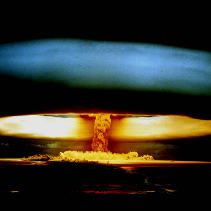 Warum die erste Atombombe eigentlich über Paris explodierte