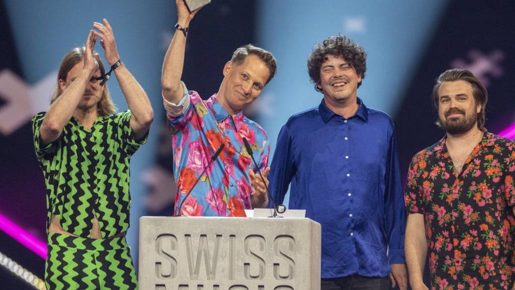 Hecht kündigt auf einer Erfolgswelle reitend respektive schwimmend die bislang grösste Tour ihrer Bandgeschichte an. Die vier Mundart-Barden bei der Verleihung Swiss Music Awards 2023. (Archivbild)