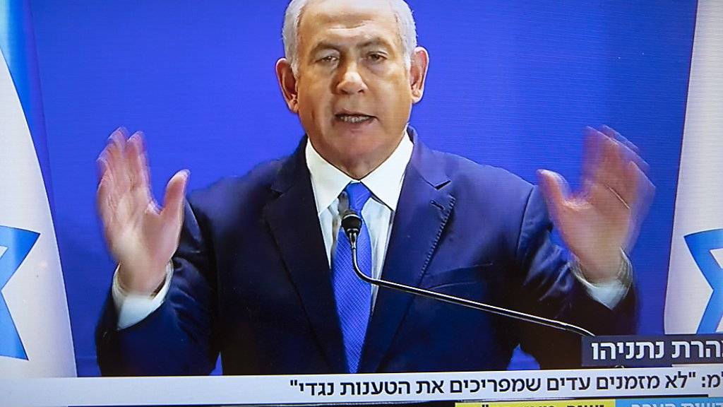 Der israelische Premierminister Netanjahu will sich live im Fernsehen mit Kronzeugen konfrontieren.