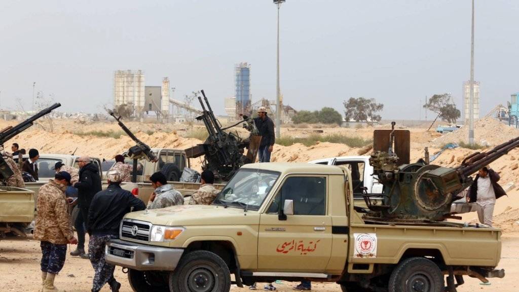 Kämpfer der Einheitsregierung in Libyen setzten ihren Vormarsch auf die IS-Hochburg Sirte fort. (Symbolbild)