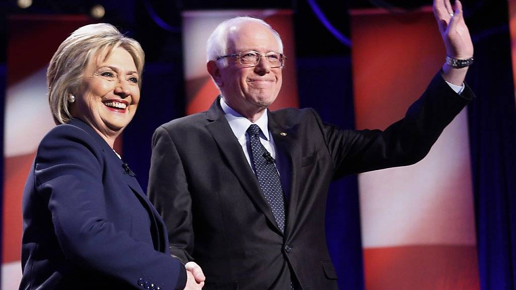 Sie beide wollen das US-Präsidium: Die Demokraten Hillary Clinton und Bernie Sanders bei einer weiteren Debatte in New Hampshire.