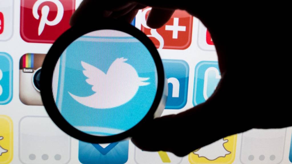 Twitter und Facebook reagieren auf Russlands Invasionskrieg