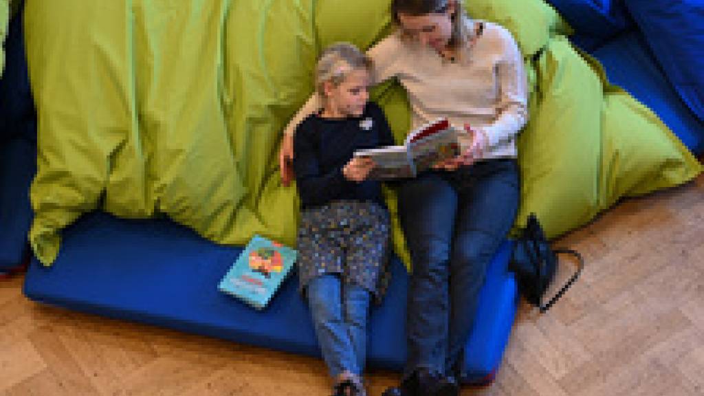 Jetzt ist klar welche fünf Bücher für den Schweizer Kinder- und Jugendbuchpreis 2024 in Frage kommen. Die Nominierten Werke sind von so unterschiedlichen Genres wie Bilderbuch, Sachbuch, Comic und Jugendroman. (Archivbild)
