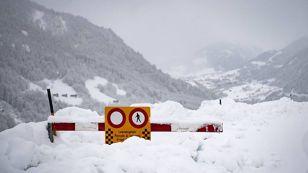 In den Alpen herrscht derzeit gebietsweise eine grosse Lawinengefahr. (Archivbild)