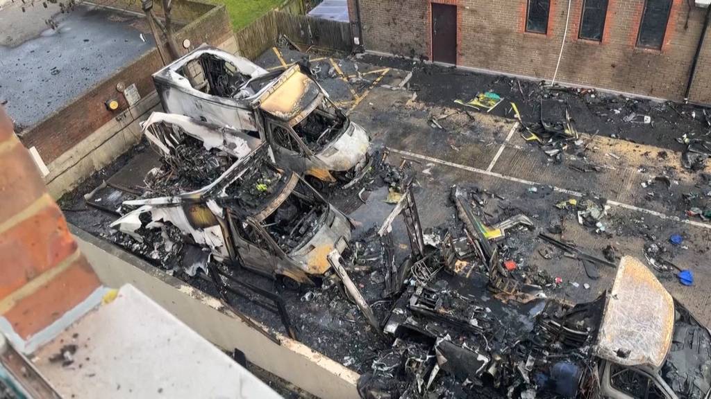 Vier Rettungswagen in London angezündet – Polizei geht von antisemitischem Anschlag aus