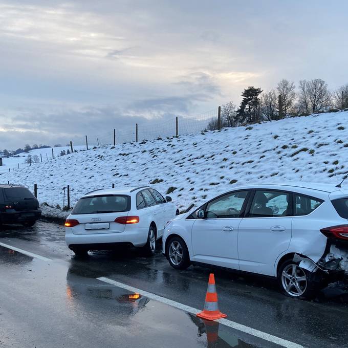 Morgenstau: Vereiste Strassen führten zu diversen Unfällen