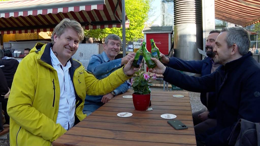 Ansturm auf Restaurants nach Wiedereröffnung gross