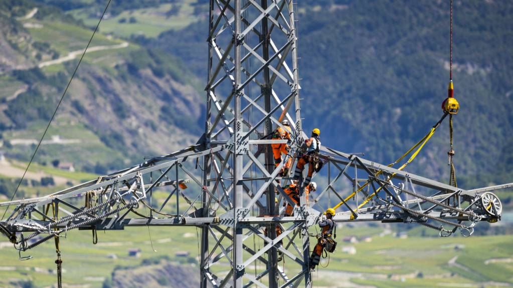 Das Nidwaldner Elektrizitätswerk (EWN) baut den Anteil an Kabelleitungen im Boden aus. Davon profitiert Wiesenberg und das Stanserhorn. (Symbolbild)